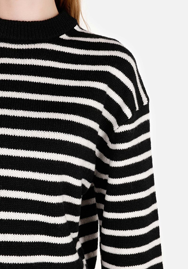 Показати інформацію про Светр Жіночий Чорний  Cl1071139