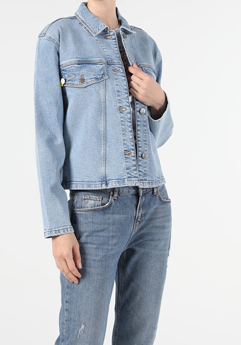 Показати інформацію про Джинсова Куртка Жіноча Блакитна Класичного Крою CL1054658