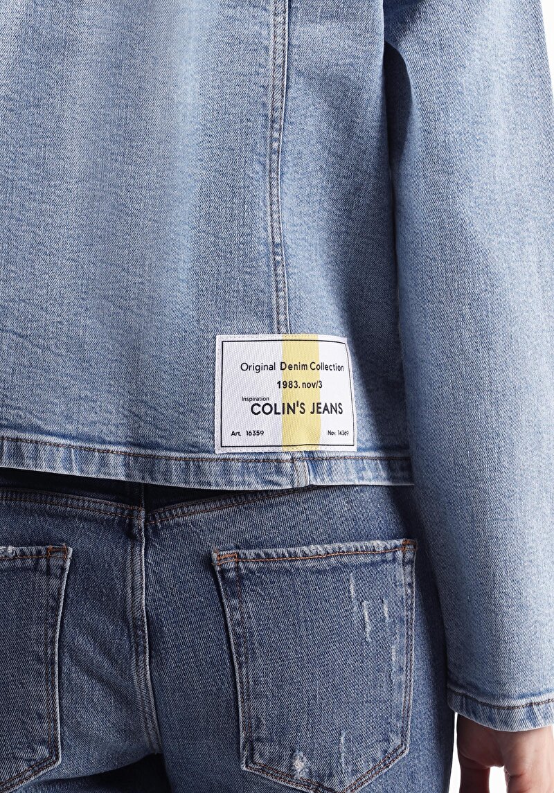 Показати інформацію про Джинсова Куртка Жіноча Блакитна Класичного Крою CL1054658