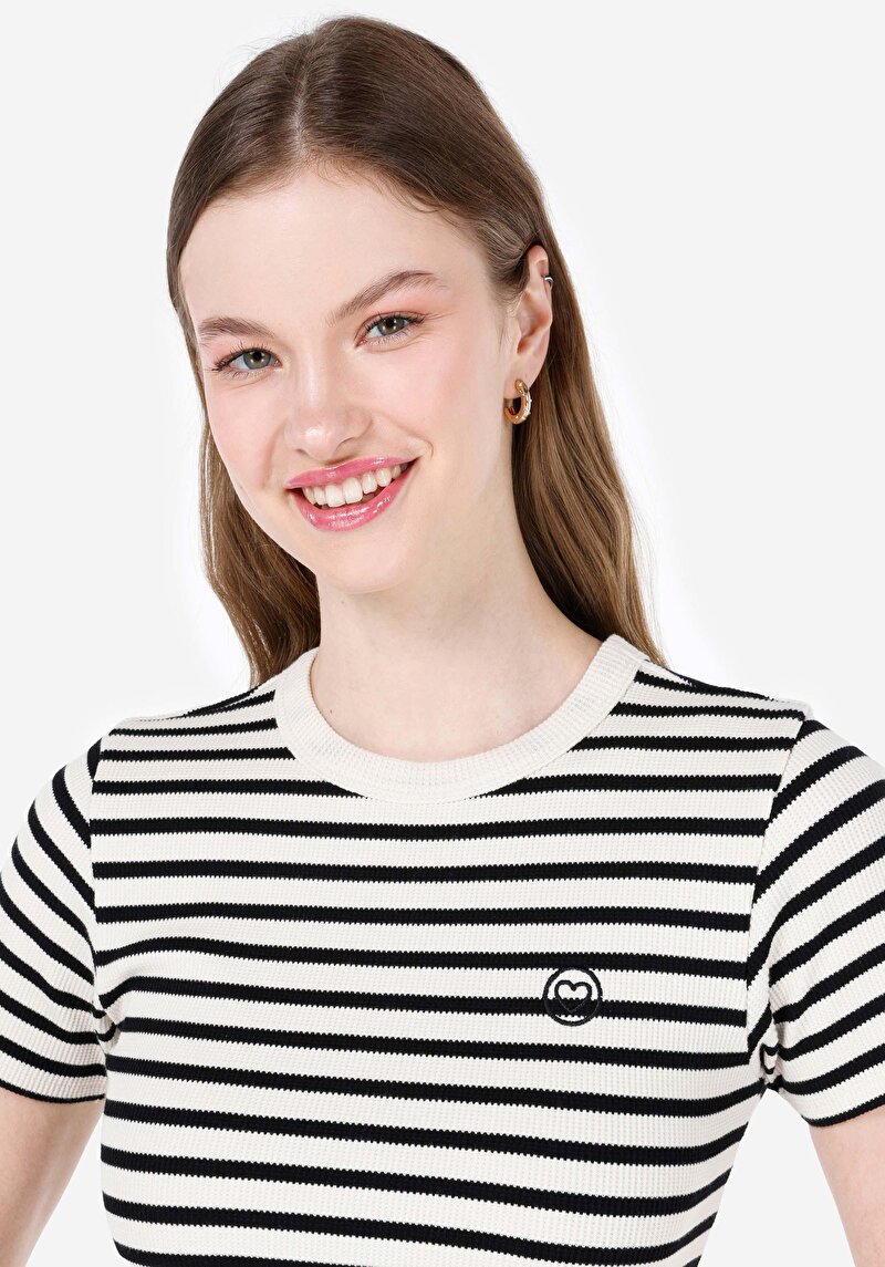 Показати інформацію про Футболка З Коротким Рукавом Жіноча Чорна  Cl1068152