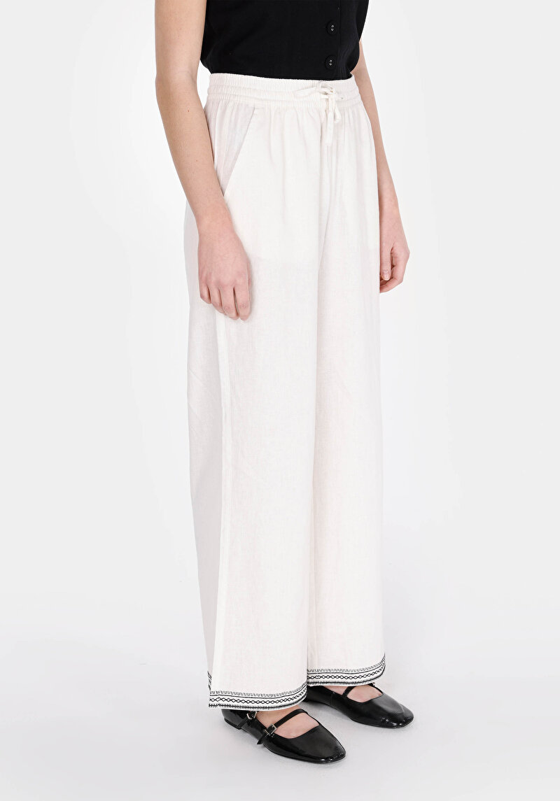 Показати інформацію про Брюки Жіночі Білі  Cl1074263