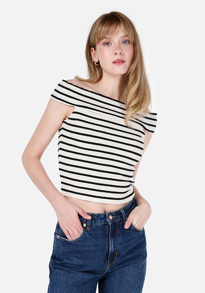 Зображення Футболка З Коротким Рукавом Жіноча Чорна  Cl1069136