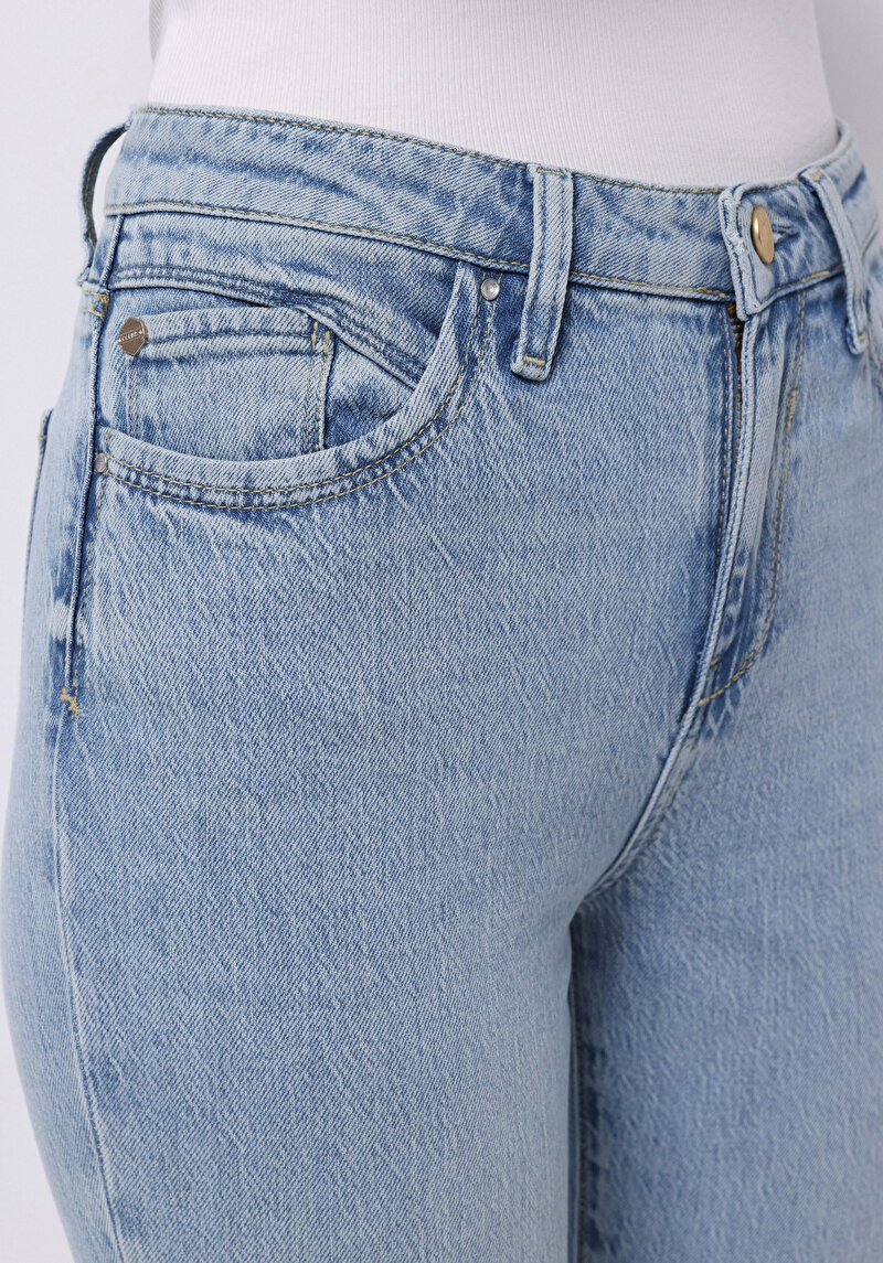 Показати інформацію про 703 Carla Джинси Жіночі  Вузького Крою Cl1074856