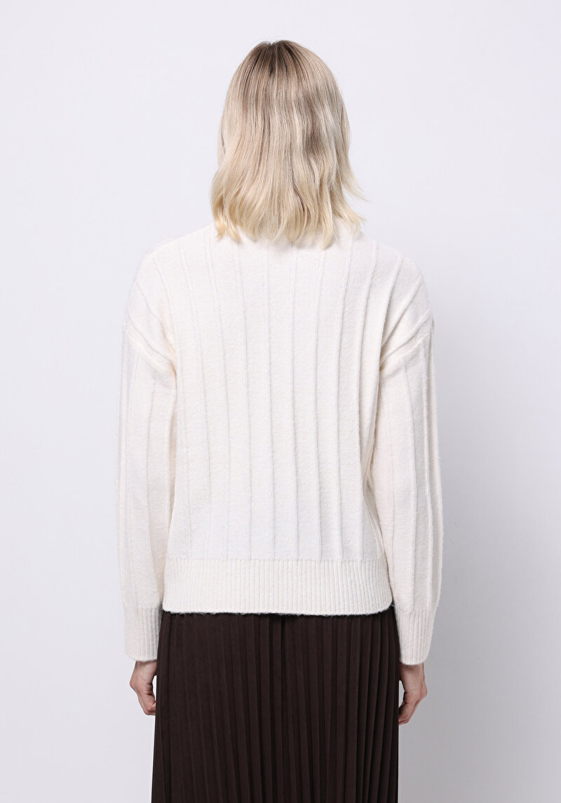 Показати інформацію про Светр Жіночий Білий  Cl1076880