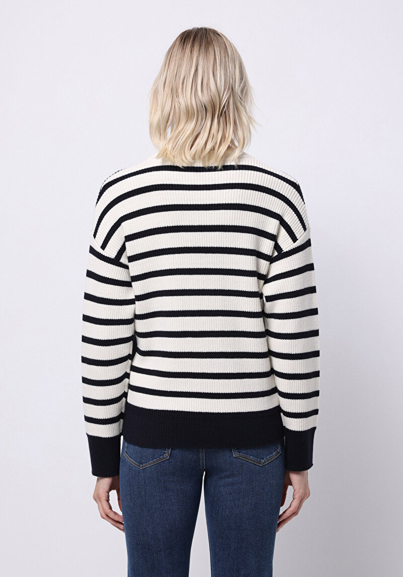 Показати інформацію про Светр Жіночий Білий  Cl1075634