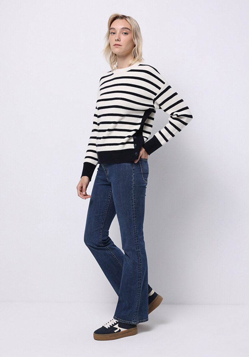 Показати інформацію про Светр Жіночий Білий  Cl1075634