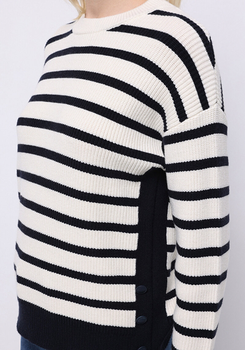 Показати інформацію про Светр Жіночий Білий  Cl1075634