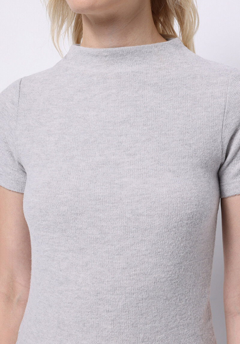 Показати інформацію про Светр Із Коротким Рукавом Жіночий Сірий  Cl1077100