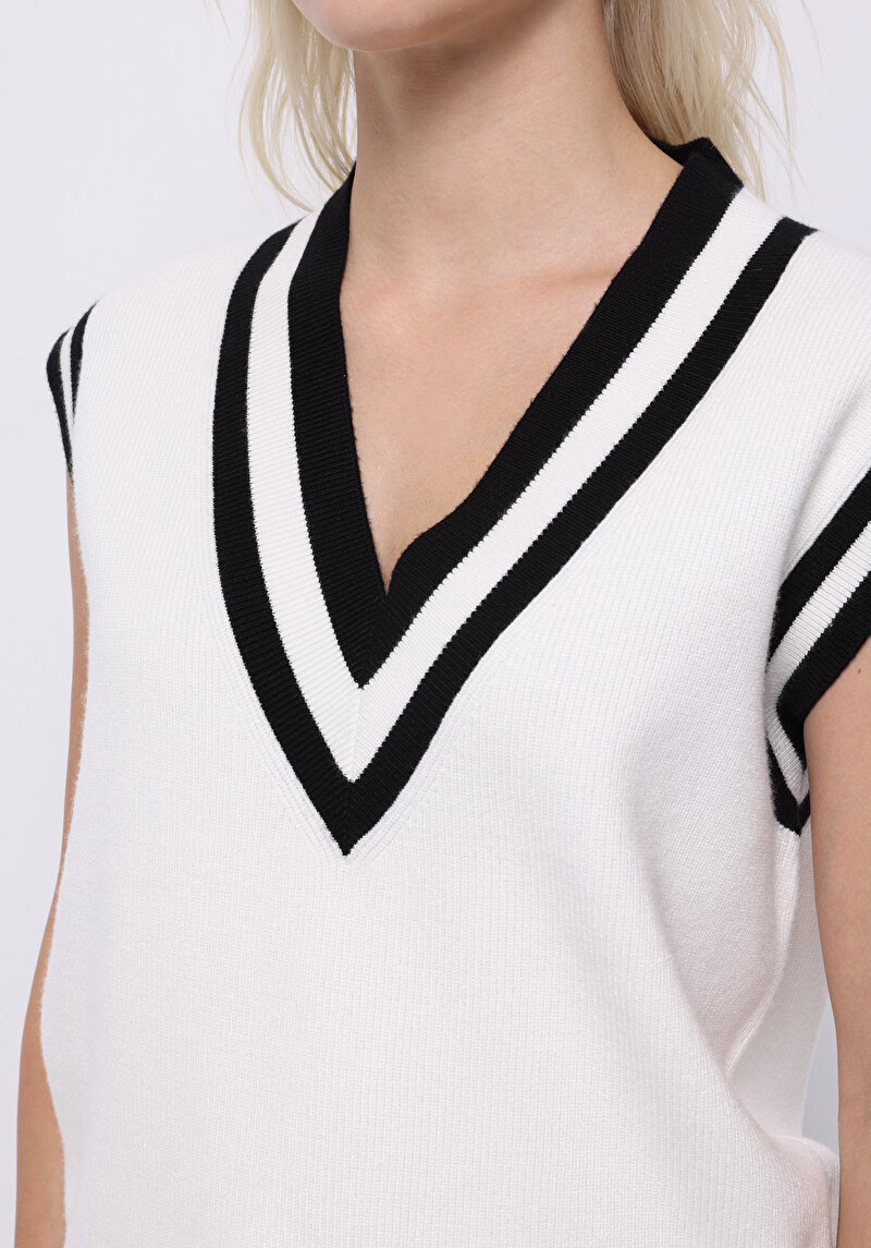 Показати інформацію про Светр Жіночий Білий  Cl1075213