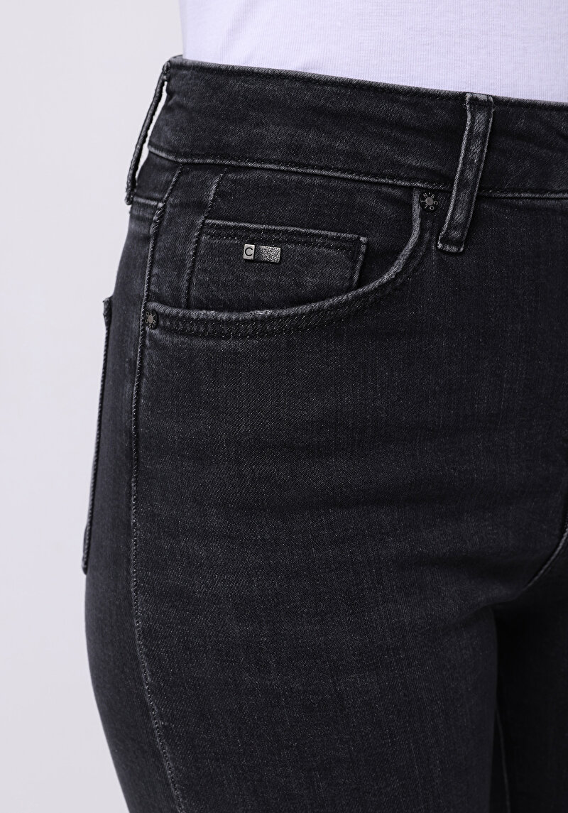 Показати інформацію про 792 Mila Джинси Жіночі Чорні Класичного Крою Cl1076847