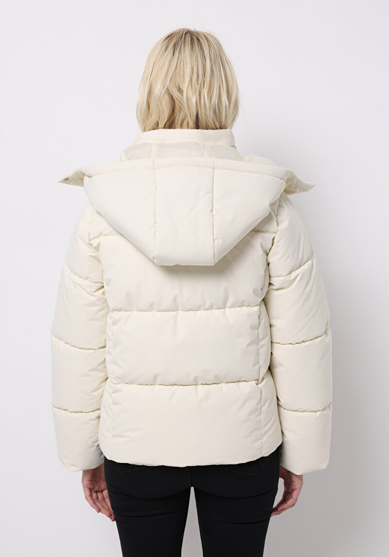 Показати інформацію про Куртка Жіноча Бежева  Cl1075970