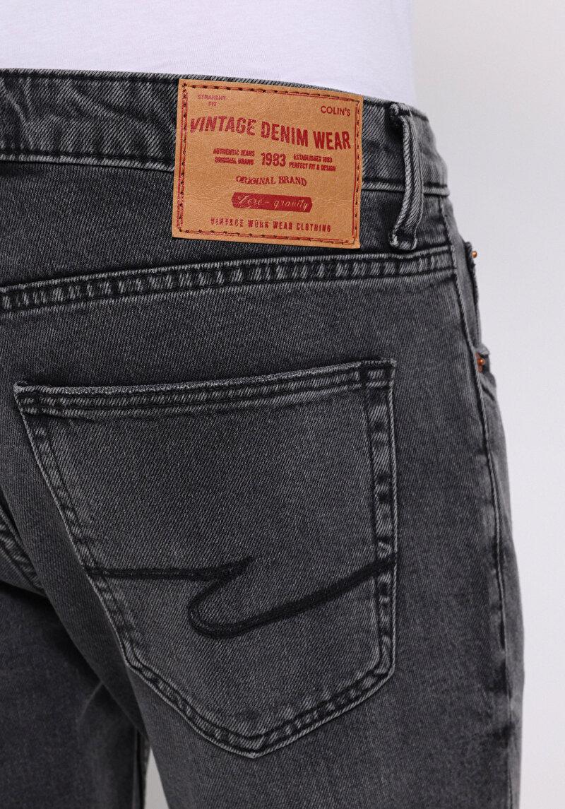 Показати інформацію про 044 Karl Джинси Чоловічі Чорні Прямого Крою Cl1076793