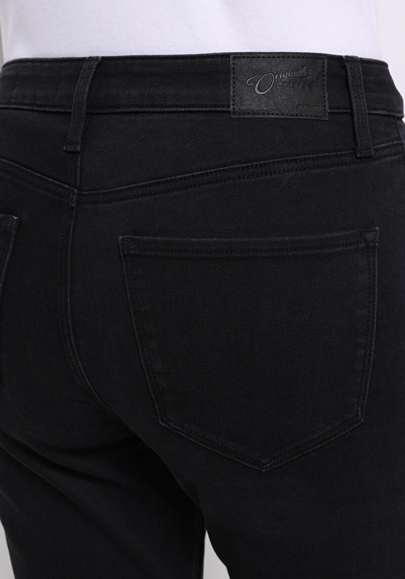 Показати інформацію про 703 Carla Джинси Жіночі Чорні Вузького Крою Cl1076332