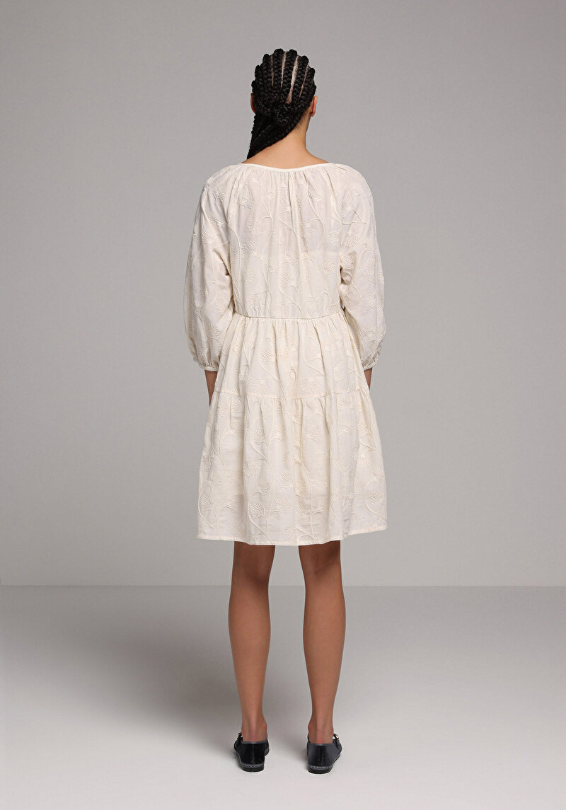 Показати інформацію про Сукня Жіноча Бежева