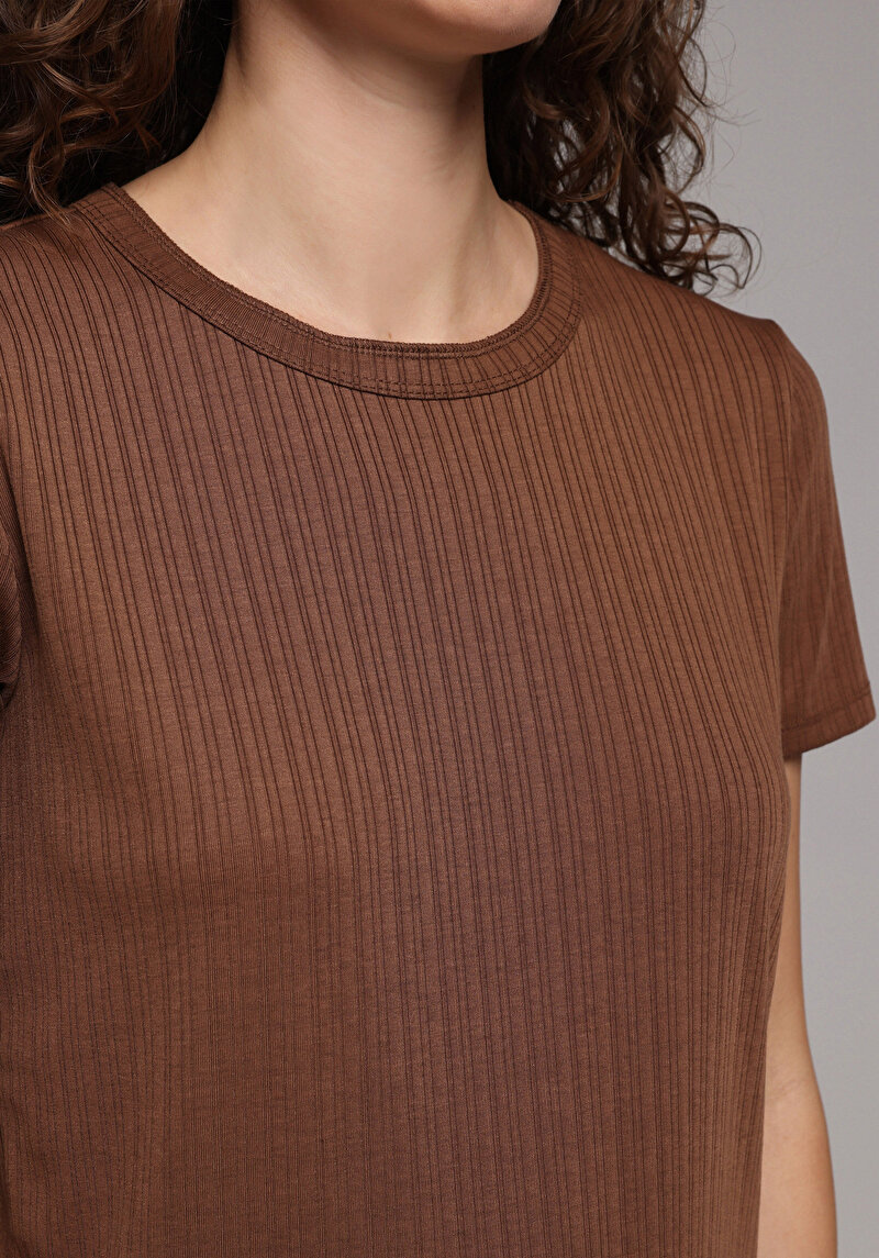 Зображення Футболка З Коротким Рукавом Жіноча Коричнева